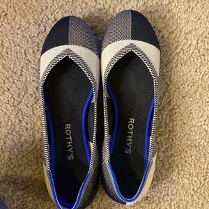 7.5 Like New Black and White Rothy ‘The Flat’